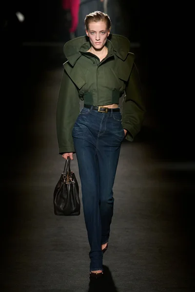 Look 48